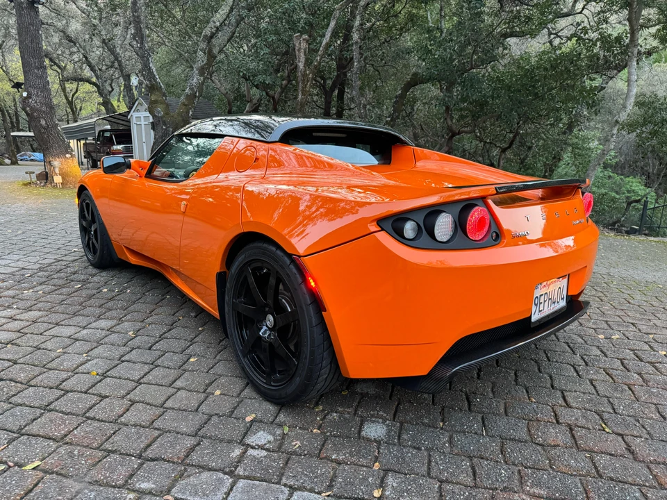 2010 Tesla Roadster - Image 14 of 31