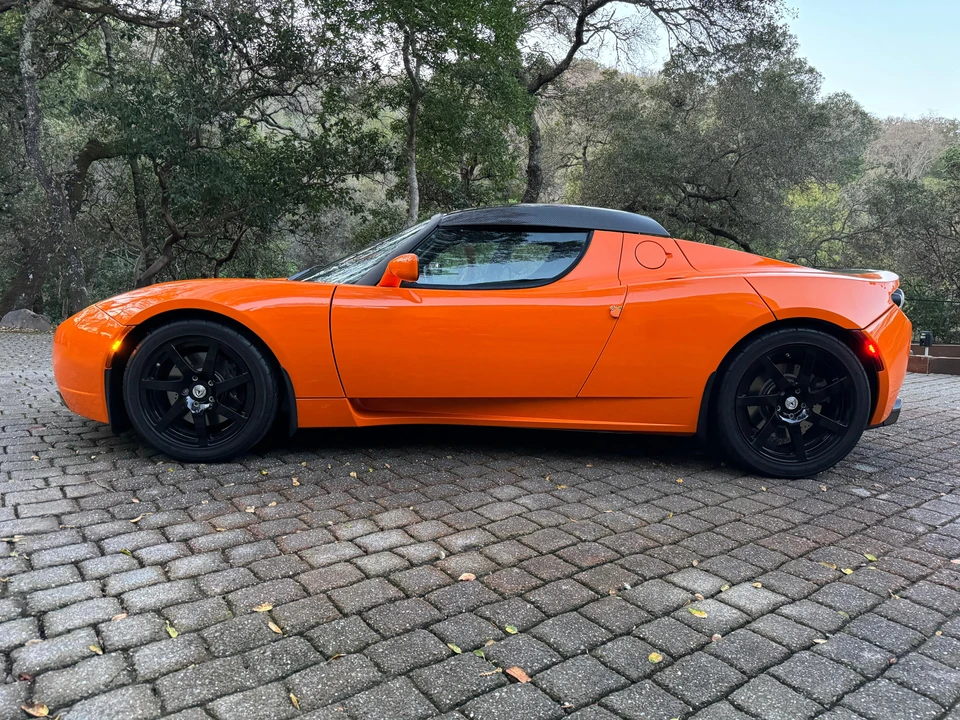 2010 Tesla Roadster - Image 11 of 31