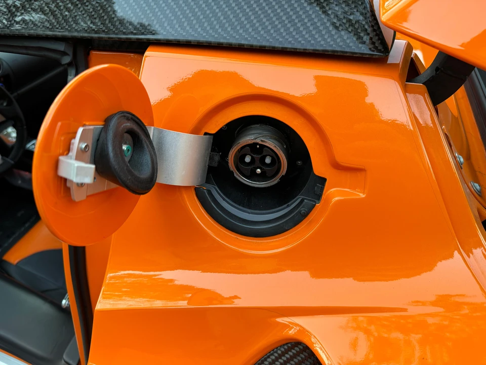 2010 Tesla Roadster - Image 31 of 31