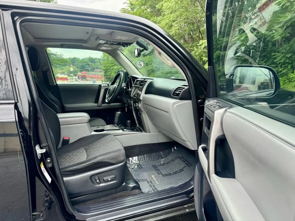 2010 Toyota 4Runner - Image 13 of 20