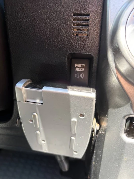 2010 Toyota 4Runner - Image 7 of 16