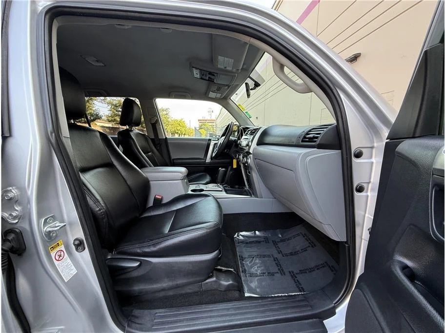 2010 Toyota 4Runner 5th Gen - Image 12 of 20