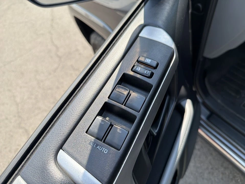 2010 Toyota 4Runner 5th Gen - Image 13 of 20