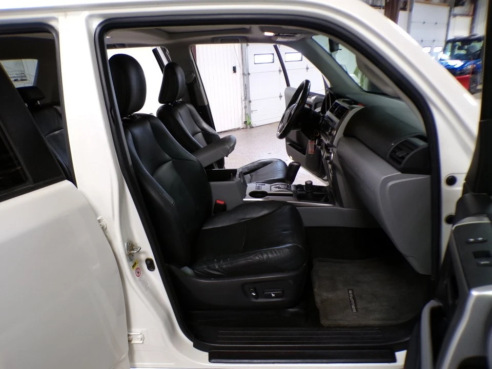 2010 Toyota 4Runner 5th Gen - Image 13 of 16