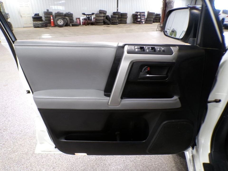 2010 Toyota 4Runner 5th Gen - Image 9 of 16