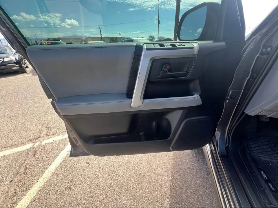 2010 Toyota 4Runner 5th Gen - Image 9 of 13