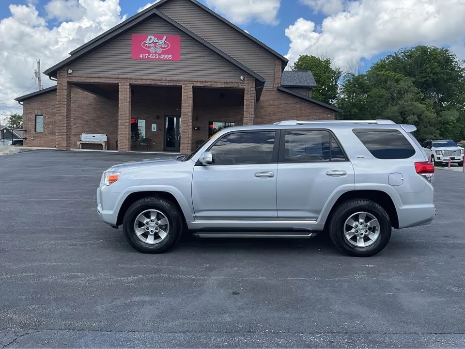 2010 Toyota 4Runner - Image 2 of 21