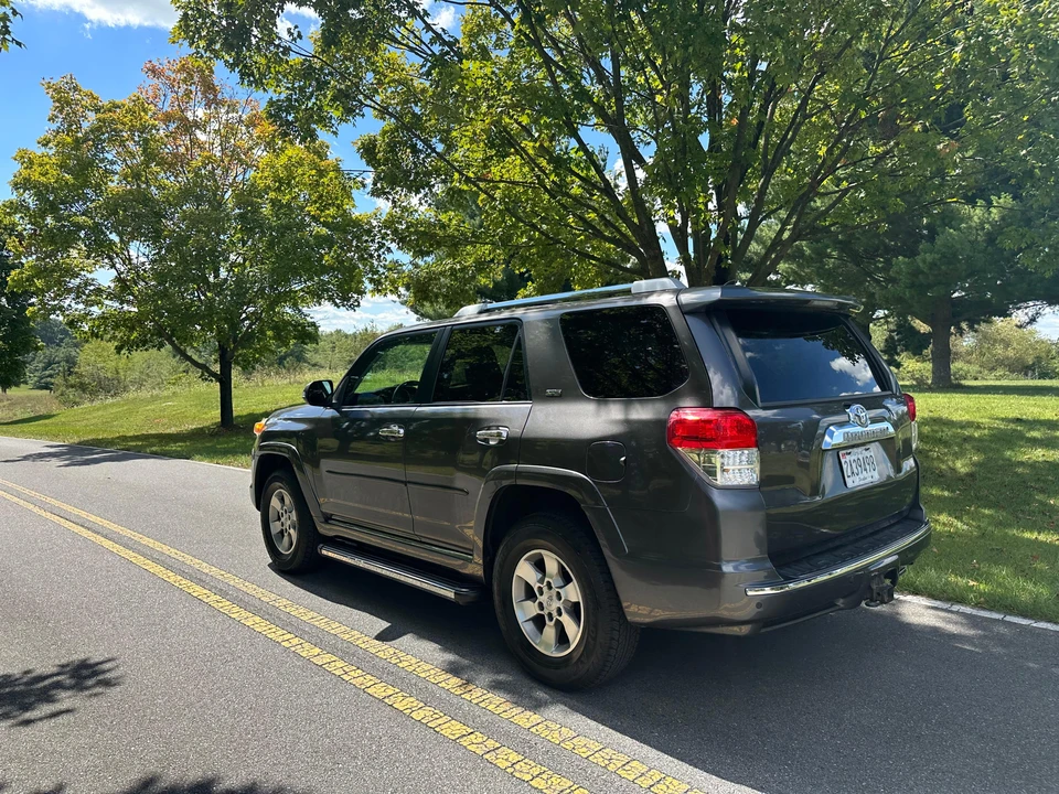 2010 Toyota 4Runner 5th Gen - Image 27 of 31