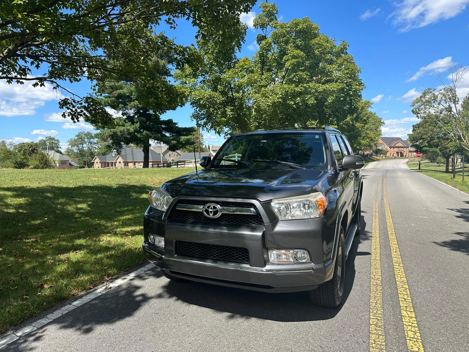 2010 Toyota 4Runner 5th Gen - Image 9 of 31