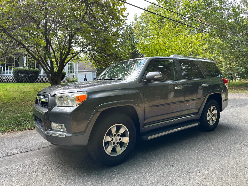 2010 Toyota 4Runner 5th Gen - Image 16 of 31