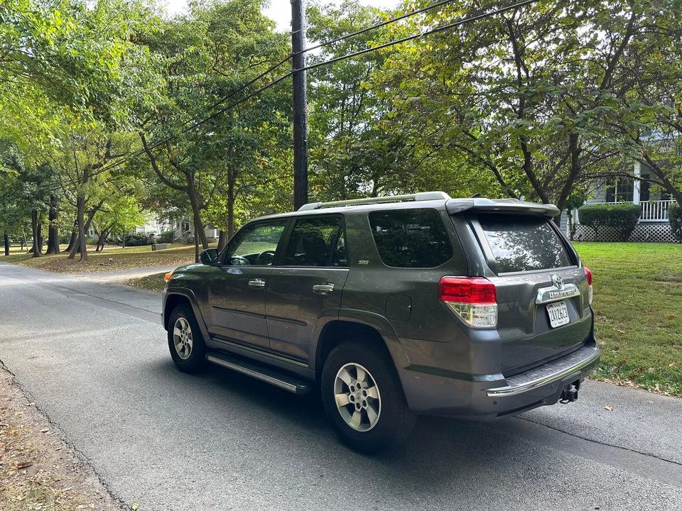 2010 Toyota 4Runner 5th Gen - Image 26 of 31