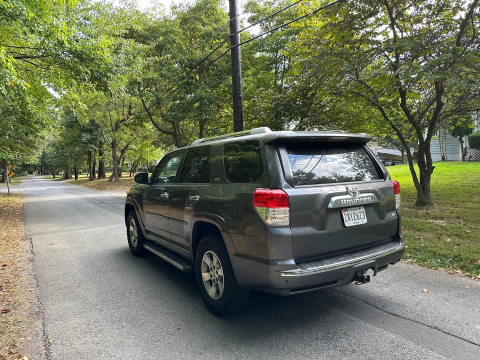2010 Toyota 4Runner 5th Gen - Image 28 of 31