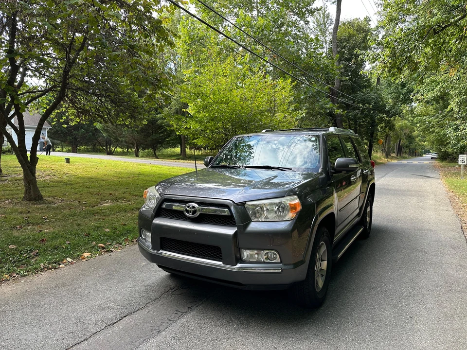 2010 Toyota 4Runner 5th Gen - Image 10 of 31