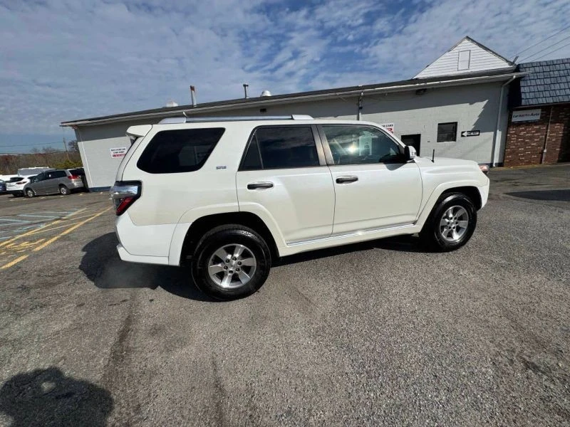 2010 Toyota 4Runner 5th Gen - Image 9 of 12