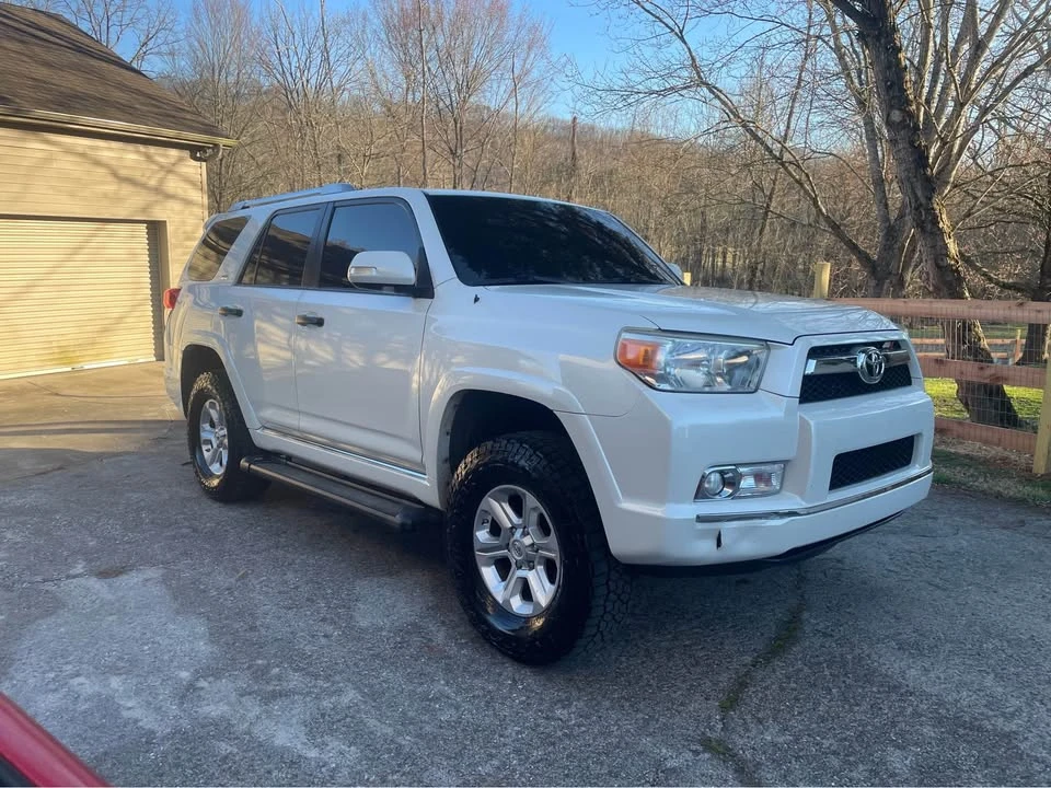 2010 Toyota 4Runner 5th Gen - Image 5 of 14