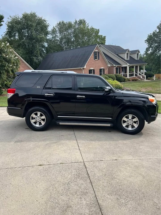 2010 Toyota 4Runner 5th Gen - Image 4 of 11