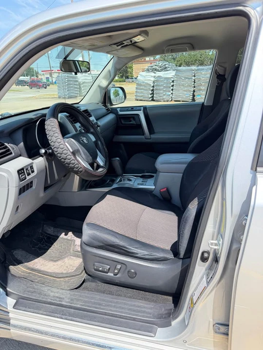 2010 Toyota 4Runner 5th Gen - Image 6 of 10