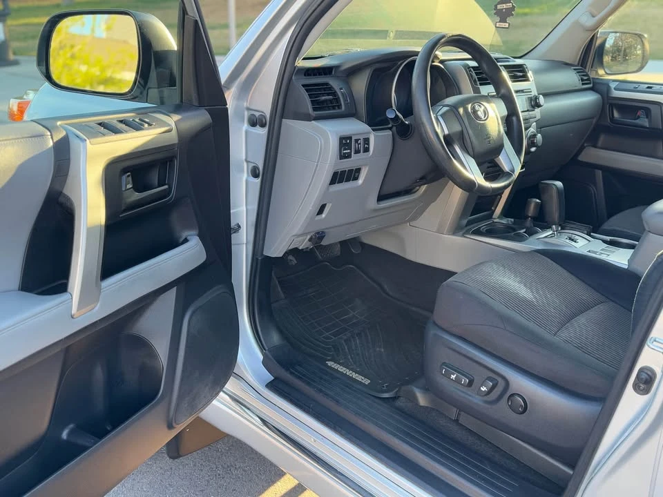 2010 Toyota 4Runner 5th Gen - Image 9 of 19