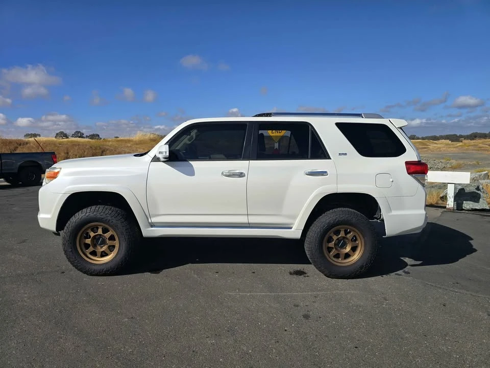2010 Toyota 4Runner 5th Gen - Image 2 of 13