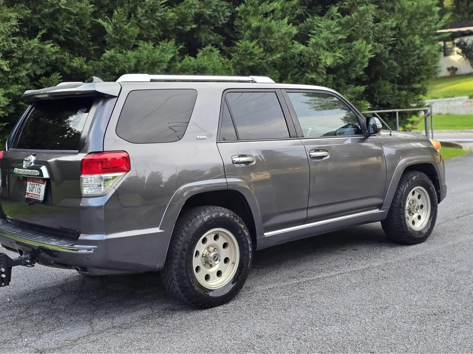 2010 Toyota 4Runner 5th Gen - Image 8 of 11
