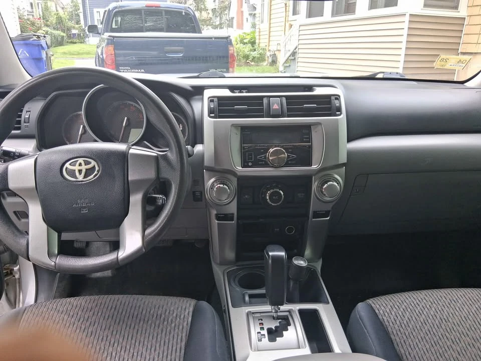 2010 Toyota 4Runner 5th Gen - Image 9 of 12