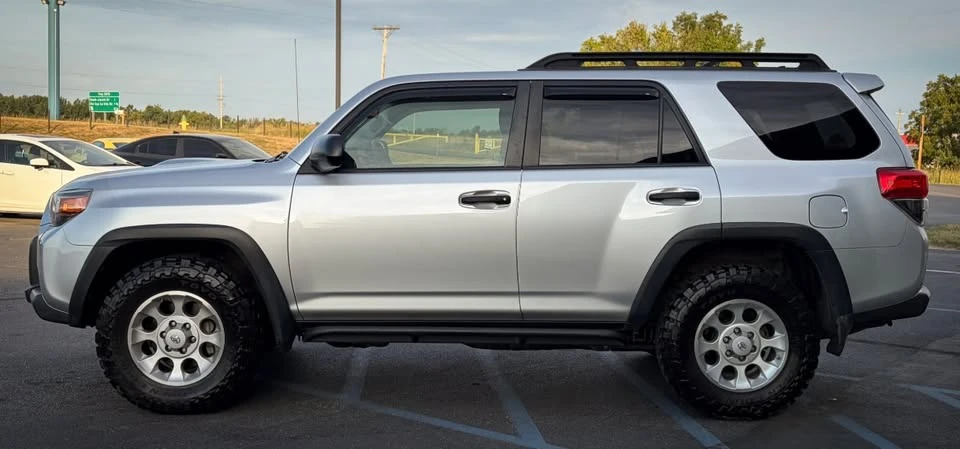 2010 Toyota 4Runner 5th Gen - Image 12 of 17