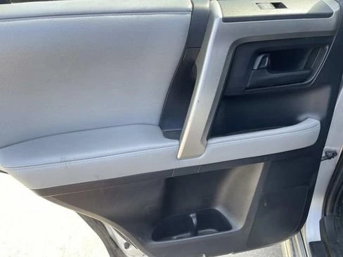 2010 Toyota 4Runner 5th Gen - Image 16 of 19