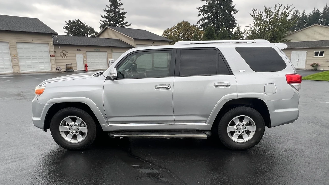 2010 Toyota 4Runner - Image 2 of 30