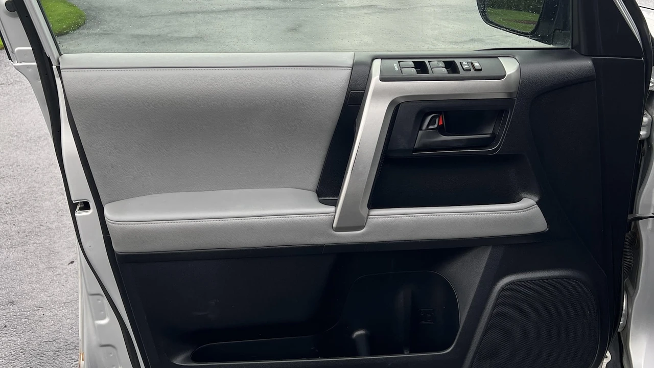2010 Toyota 4Runner - Image 11 of 30
