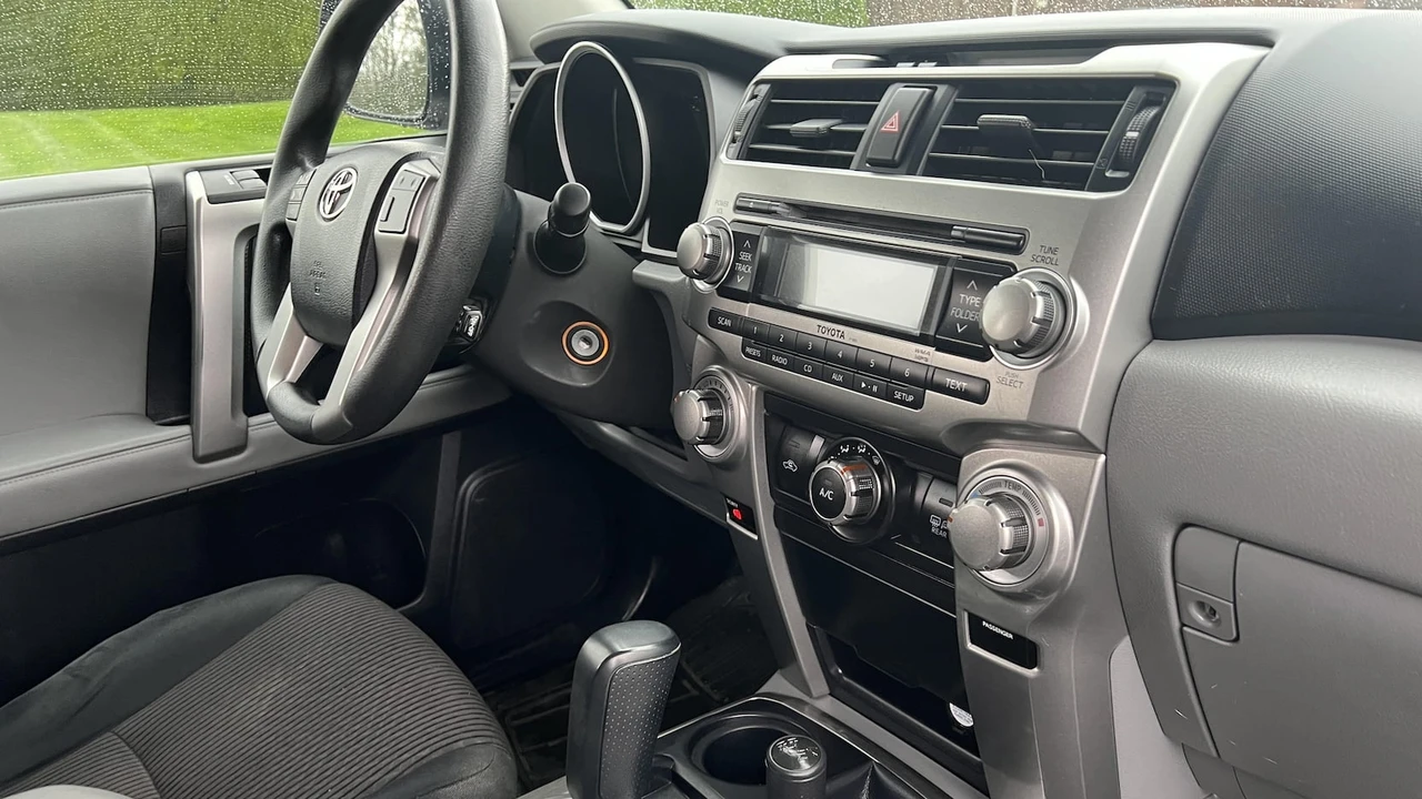 2010 Toyota 4Runner - Image 12 of 30