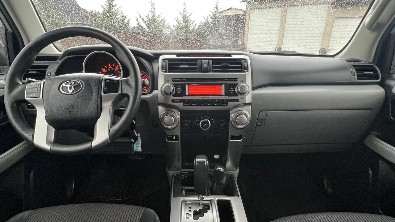 2010 Toyota 4Runner - Image 13 of 30