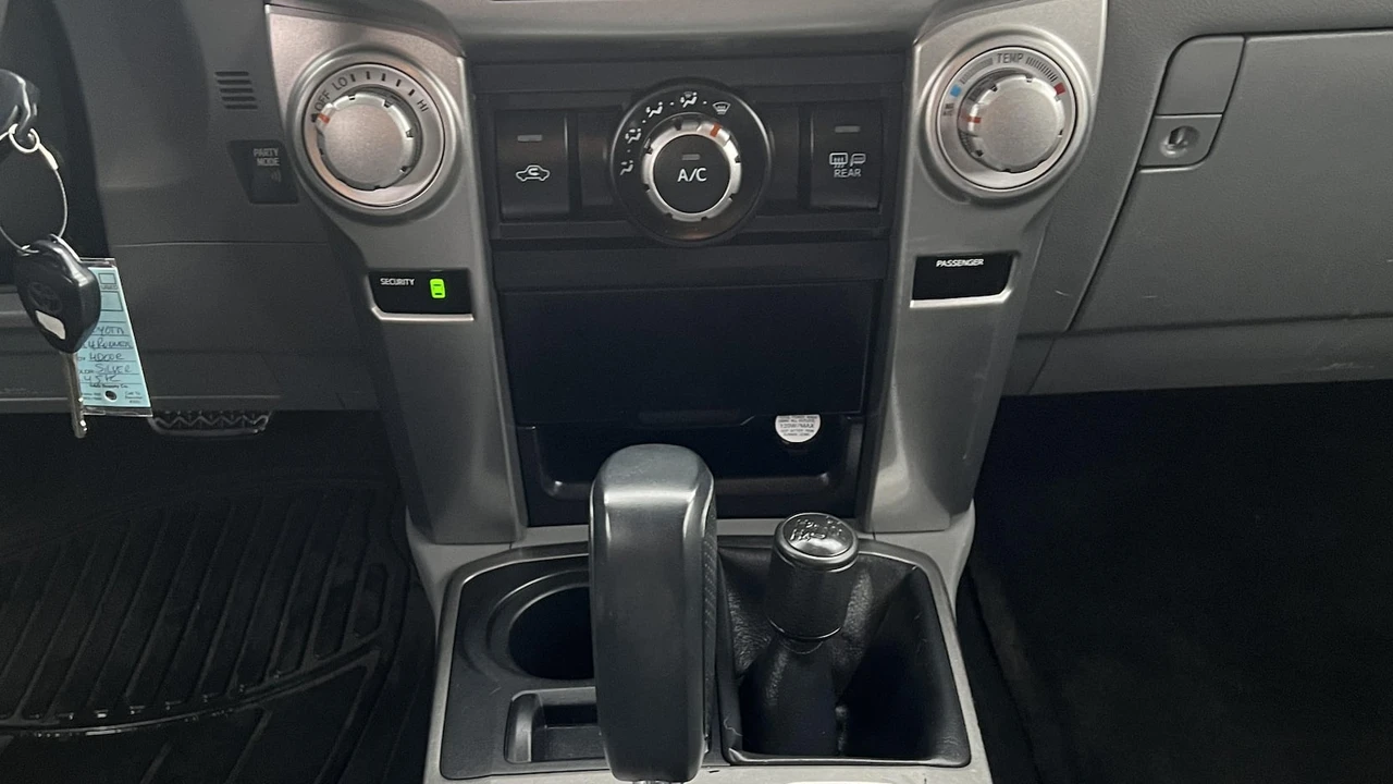 2010 Toyota 4Runner - Image 16 of 30