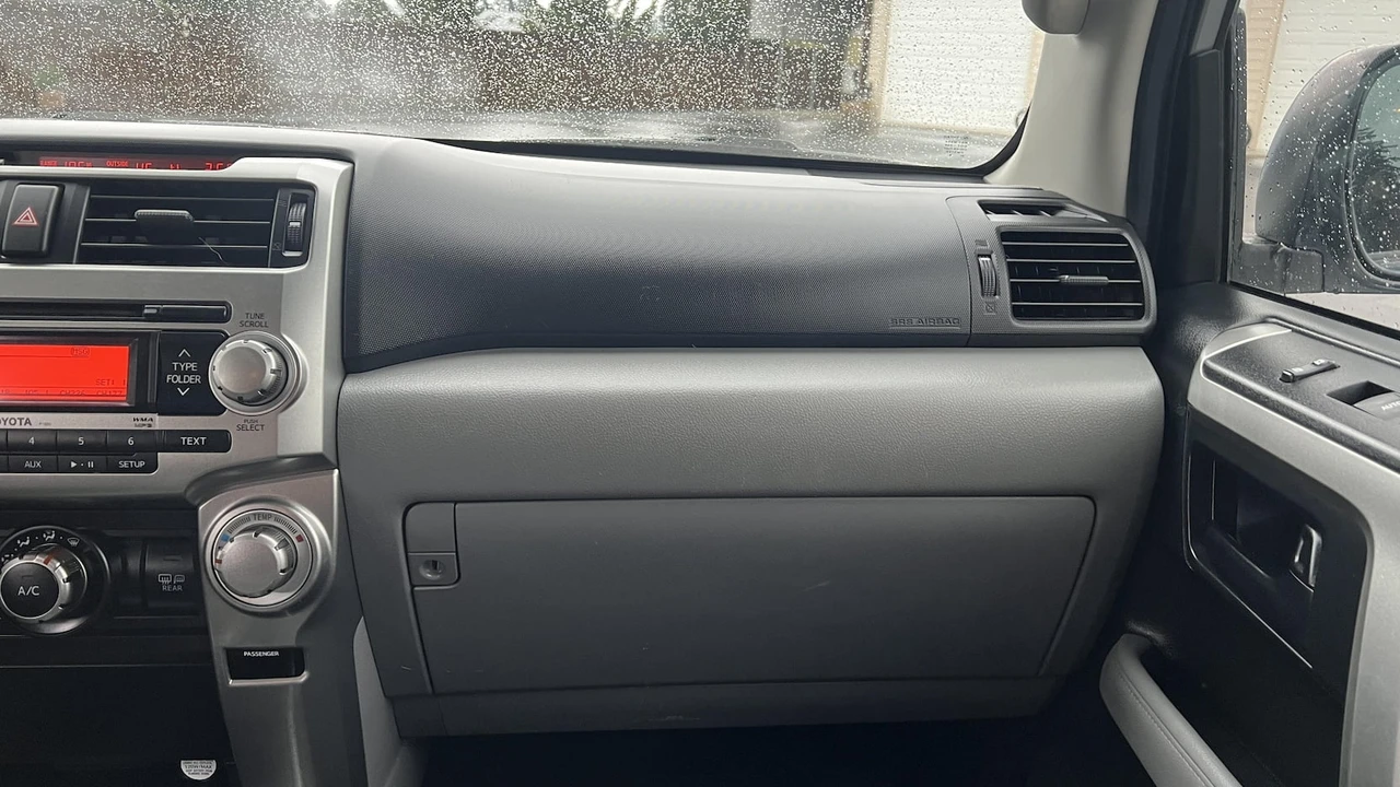 2010 Toyota 4Runner - Image 17 of 30