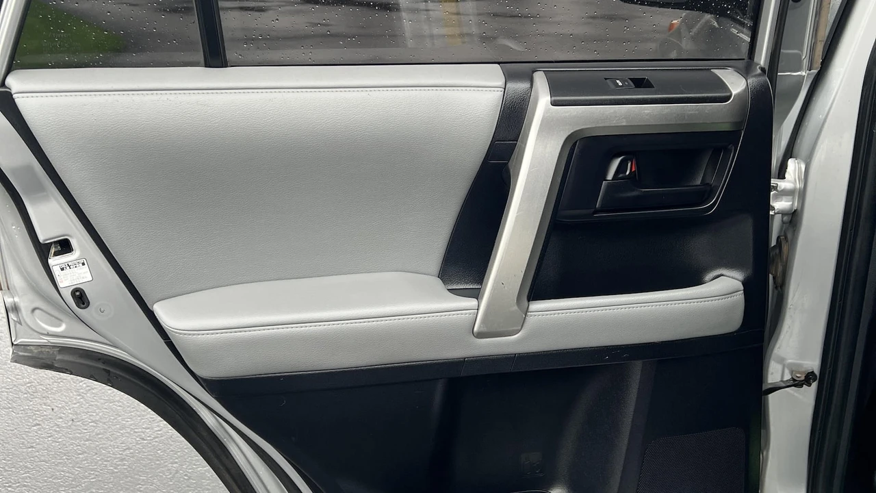 2010 Toyota 4Runner - Image 20 of 30