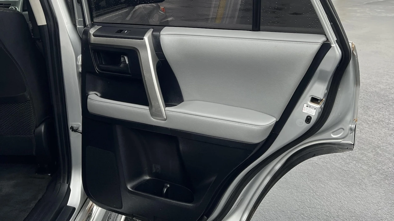 2010 Toyota 4Runner - Image 21 of 30