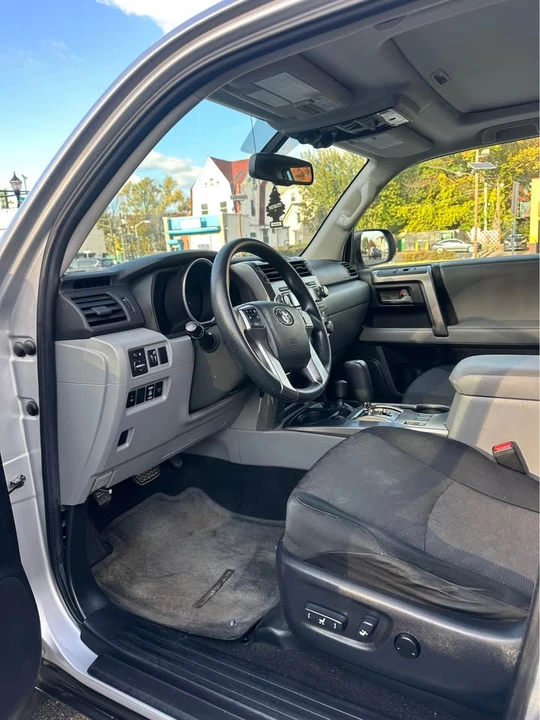 2010 Toyota 4Runner 5th Gen - Image 11 of 13