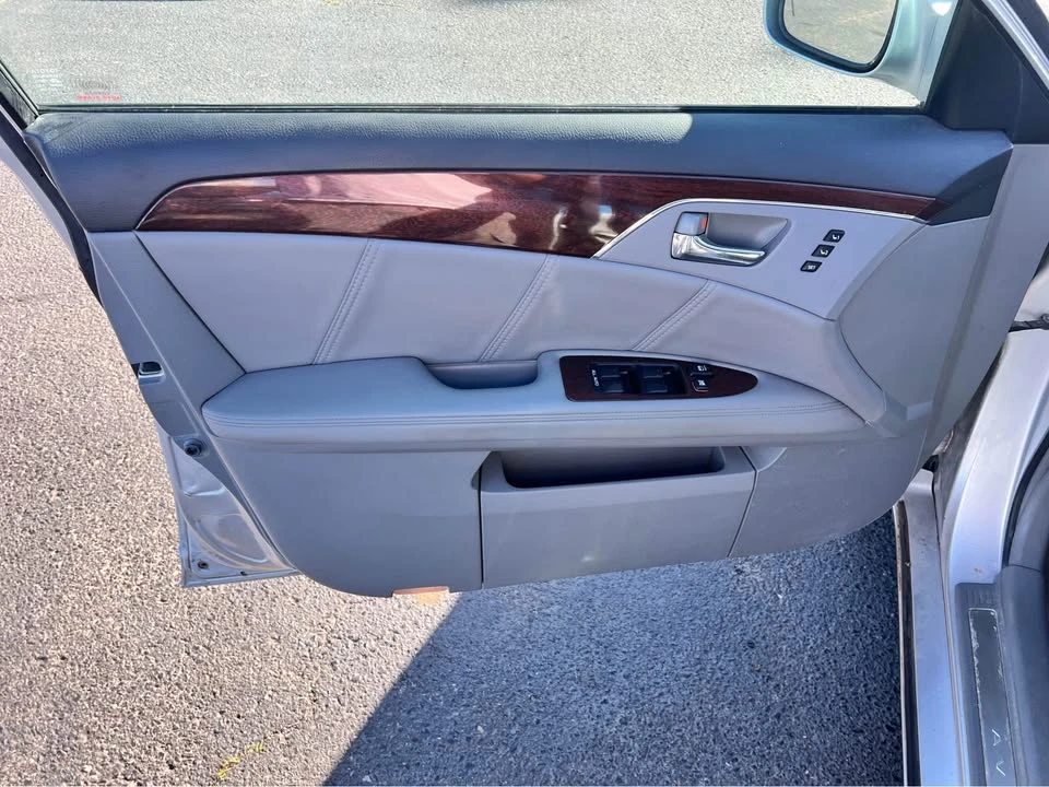 2010 Toyota Avalon 3rd Gen - Image 10 of 17