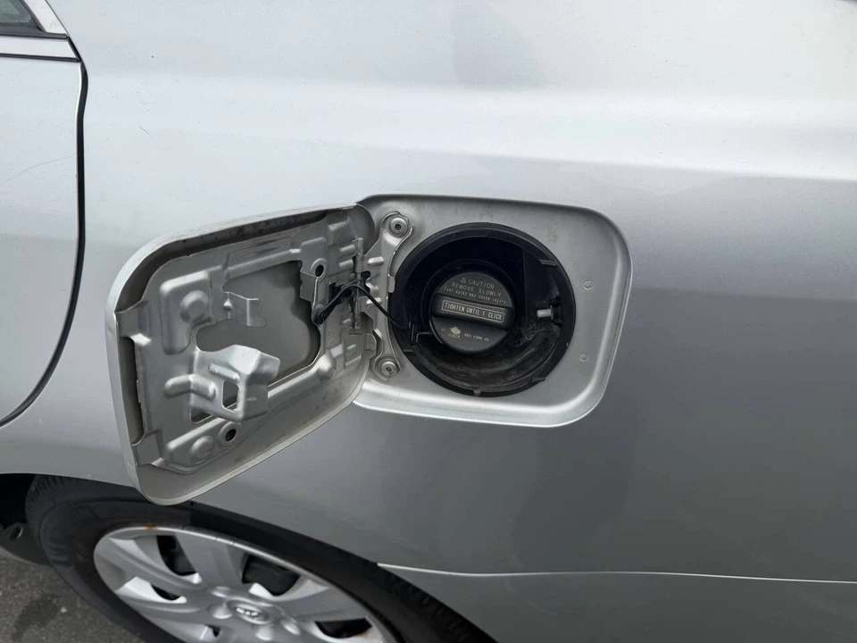 2010 Toyota Camry 6th Gen - Image 17 of 21