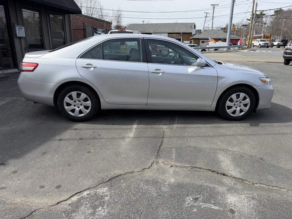 2010 Toyota Camry 6th Gen - Image 10 of 21
