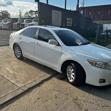 2010 Toyota Camry XLE Sedan 4D