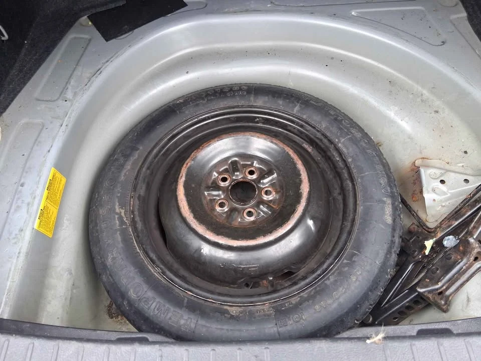 2010 Toyota Celica - Image 6 of 7