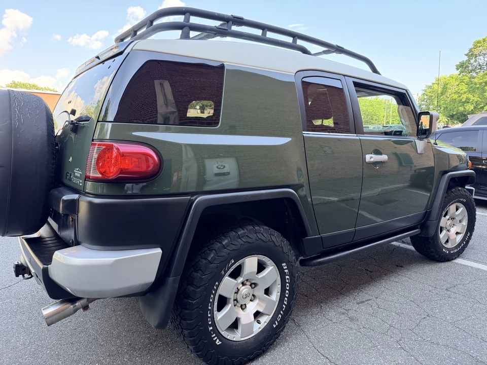 2010 Toyota FJ Cruiser - Image 5 of 31