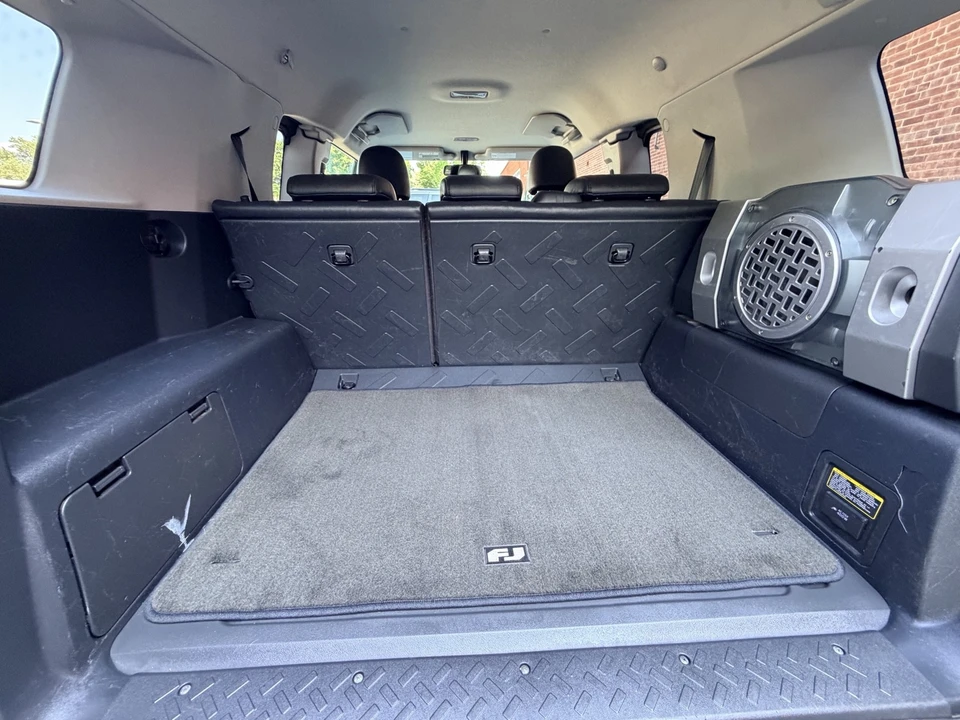 2010 Toyota FJ Cruiser - Image 30 of 31