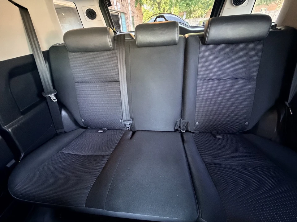 2010 Toyota FJ Cruiser - Image 25 of 31