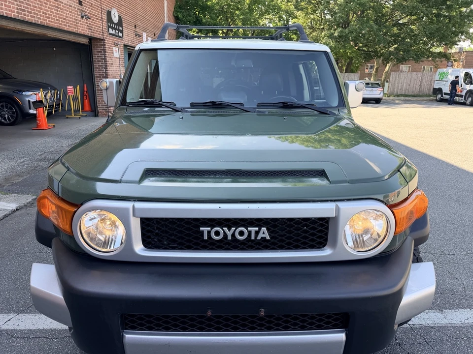 2010 Toyota FJ Cruiser - Image 8 of 31