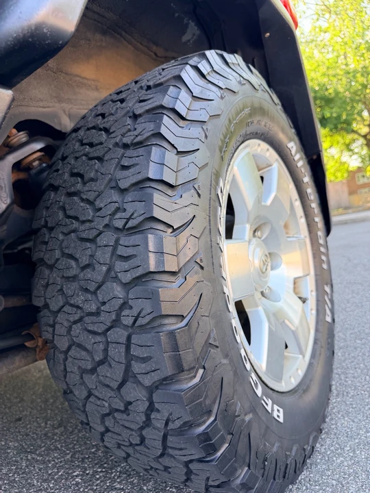 2010 Toyota FJ Cruiser - Image 14 of 31