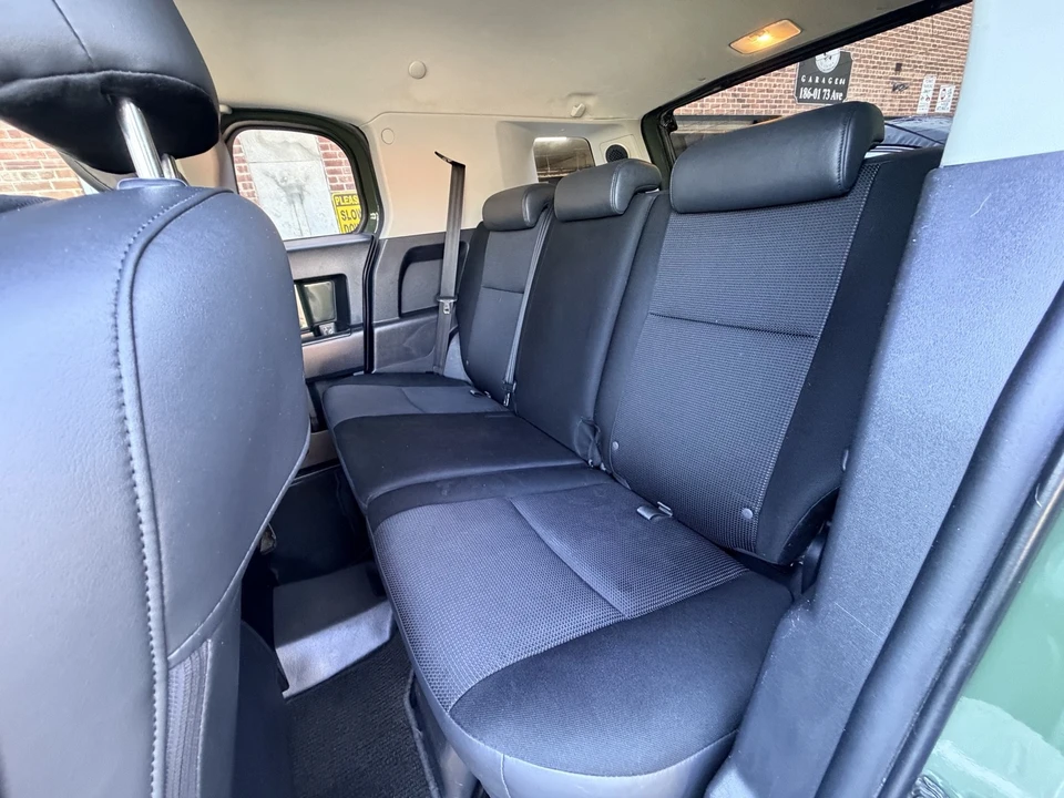 2010 Toyota FJ Cruiser - Image 19 of 31