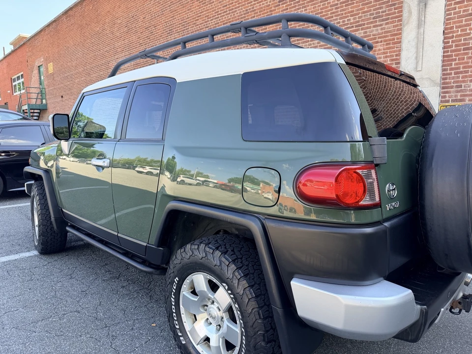 2010 Toyota FJ Cruiser - Image 3 of 31