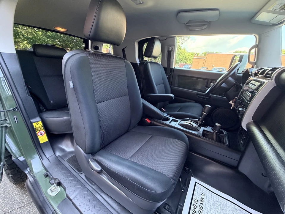 2010 Toyota FJ Cruiser - Image 23 of 31