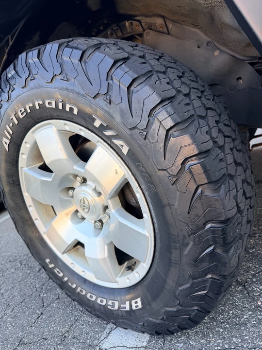 2010 Toyota FJ Cruiser - Image 15 of 31